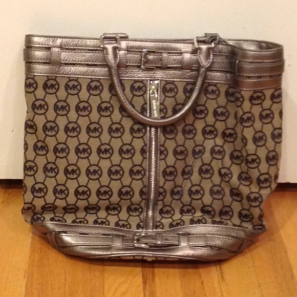 Michael Kors Handbags - Michael Kors handbag